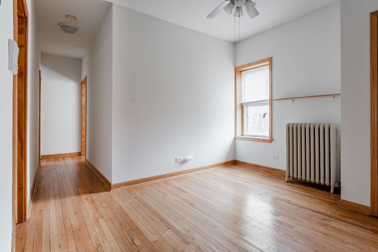 2620 W Gunnison St #3 - Photo 3 of 14