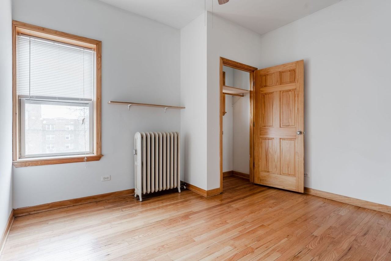 2620 W Gunnison St #3 - Photo 4 of 14
