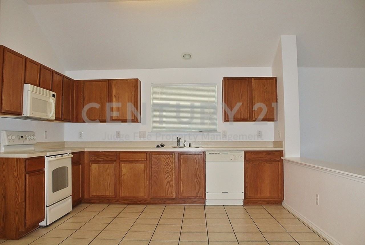 6333 Pool View Dr - Photo 3 of 11