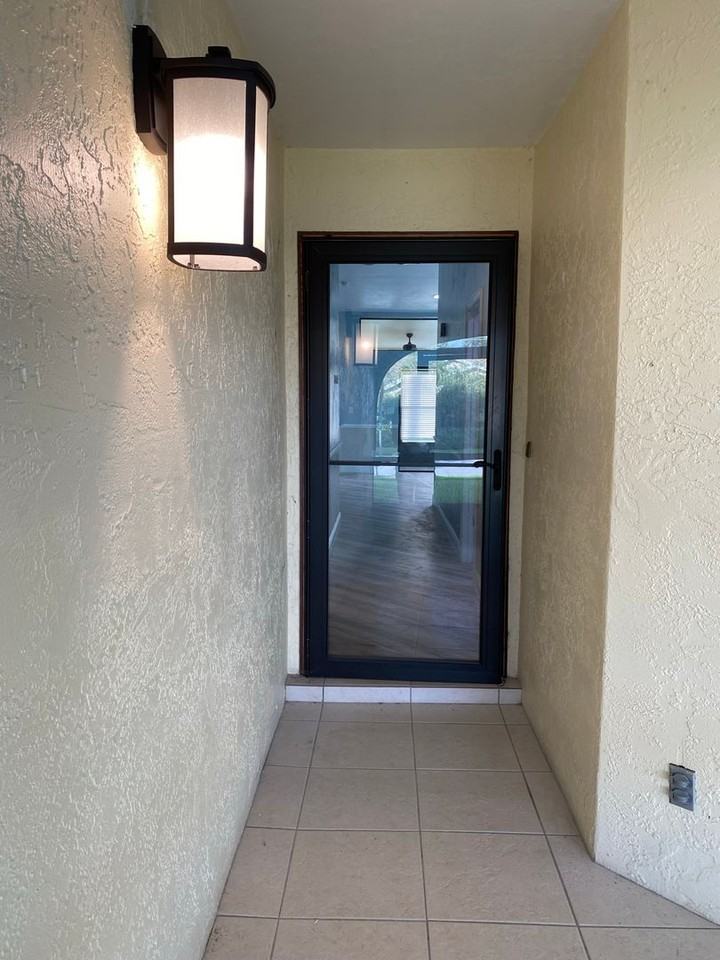 10798 Regent Cir - Photo 2 of 22