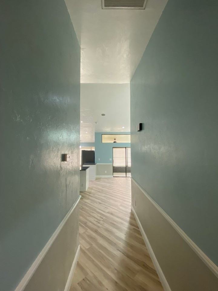 10798 Regent Cir - Photo 4 of 22