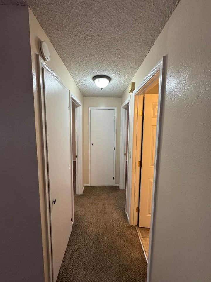 320 Ne Hill St - Photo 7 of 17