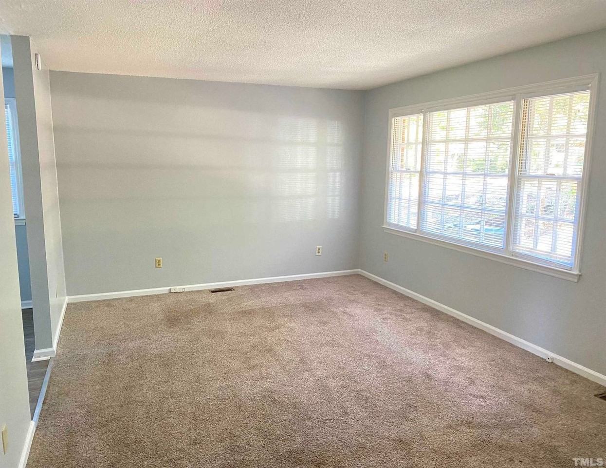 3215 Cyanne Cir - Photo 2 of 12