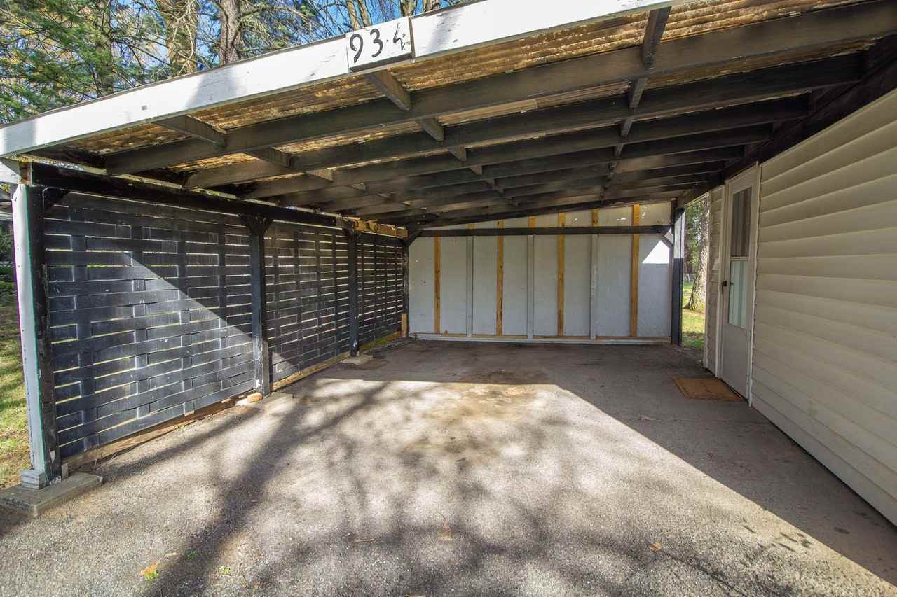 934 Mohegan Rd - Photo 3 of 18