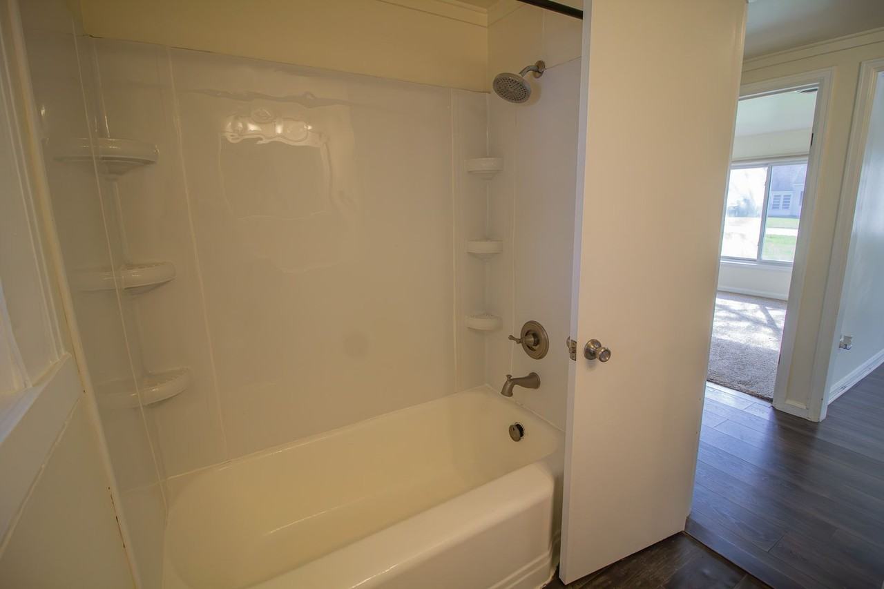934 Mohegan Rd - Photo 7 of 18