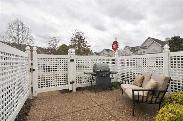 400 Bembridge Ln - Photo 3 of 18