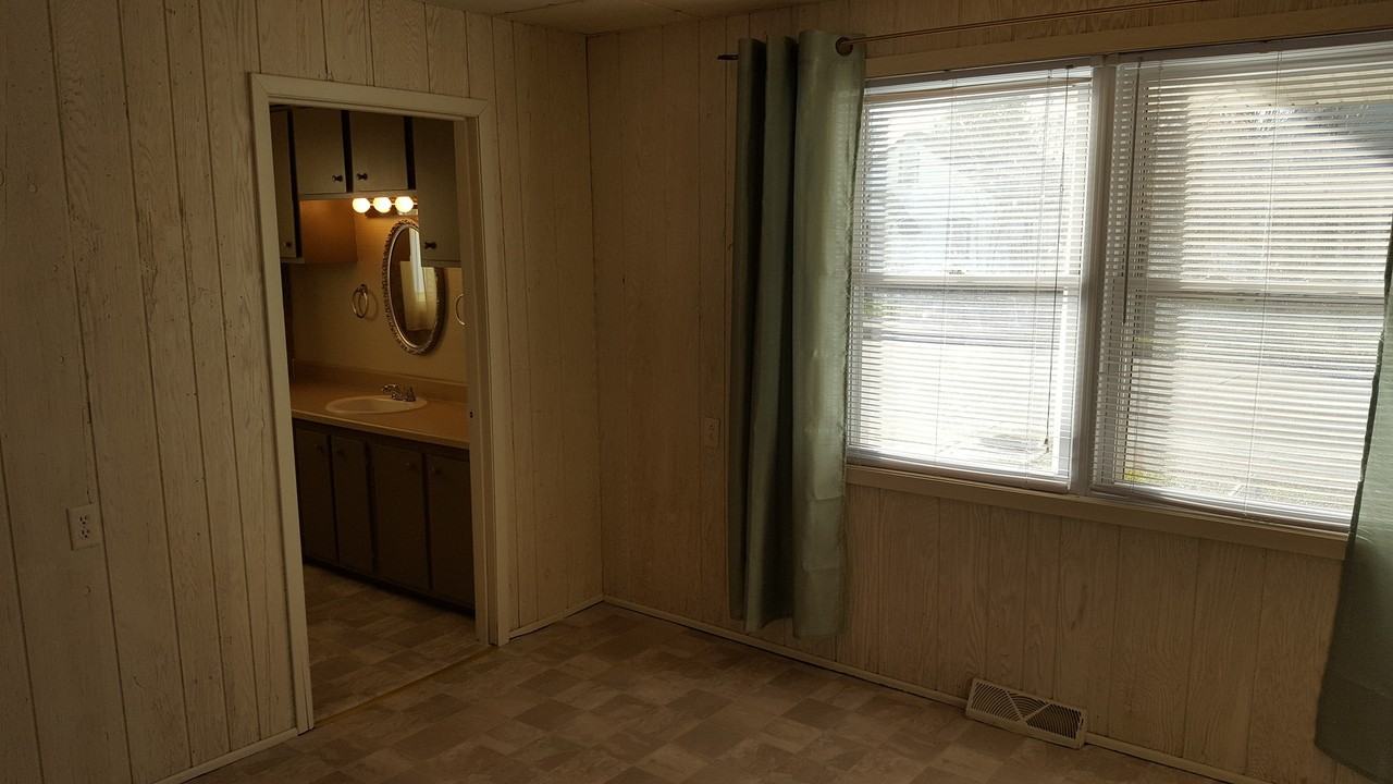 715 S 3rd Ave - Photo 4 of 16