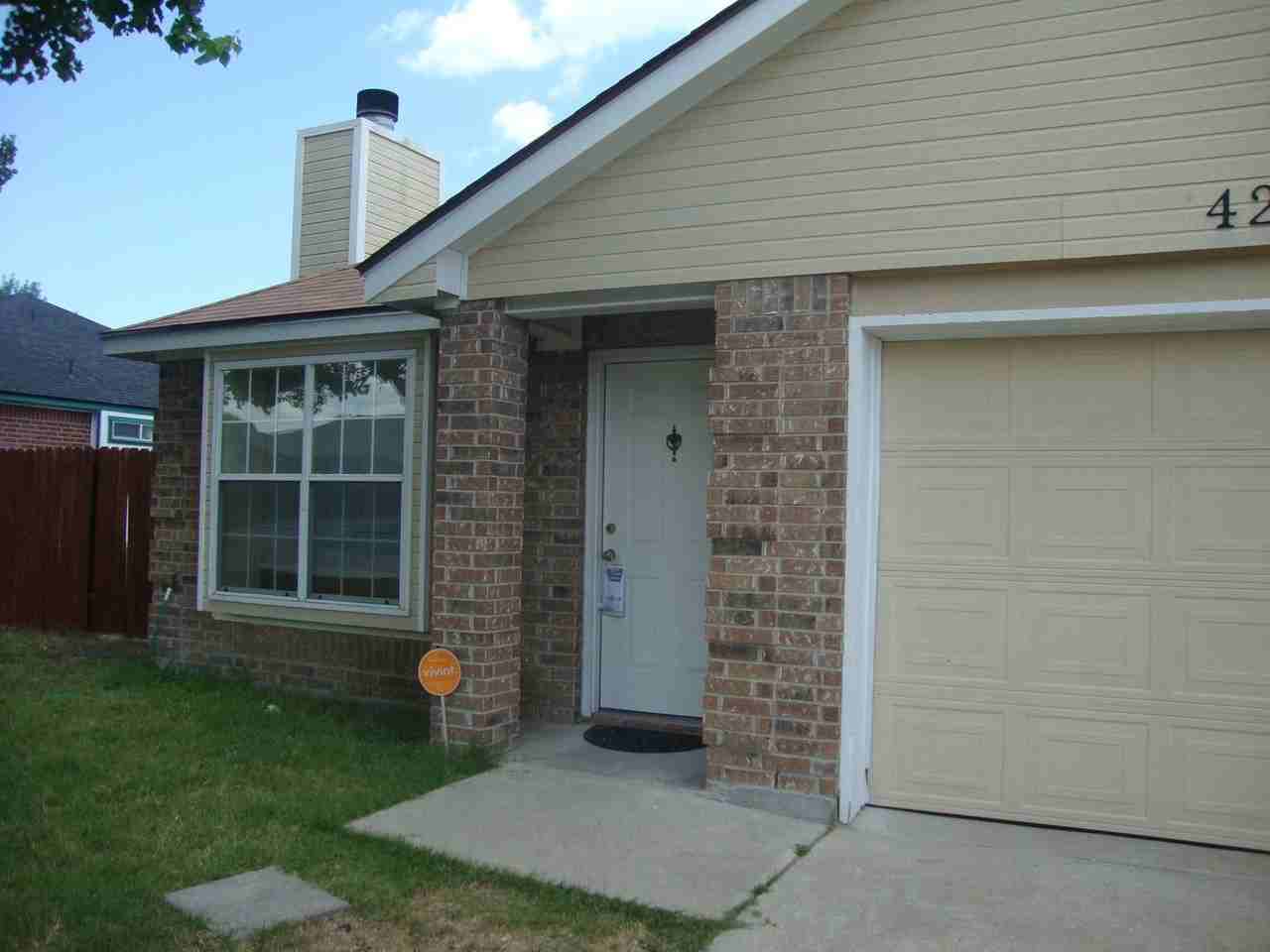4208 Glennwood Dr - Photo 2 of 20