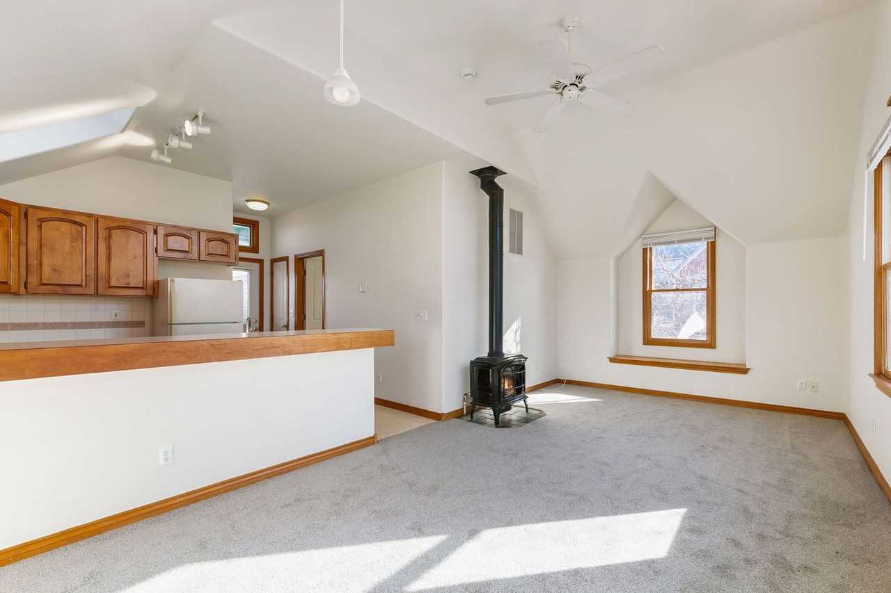 415 Mason Ct - Photo 2 of 11