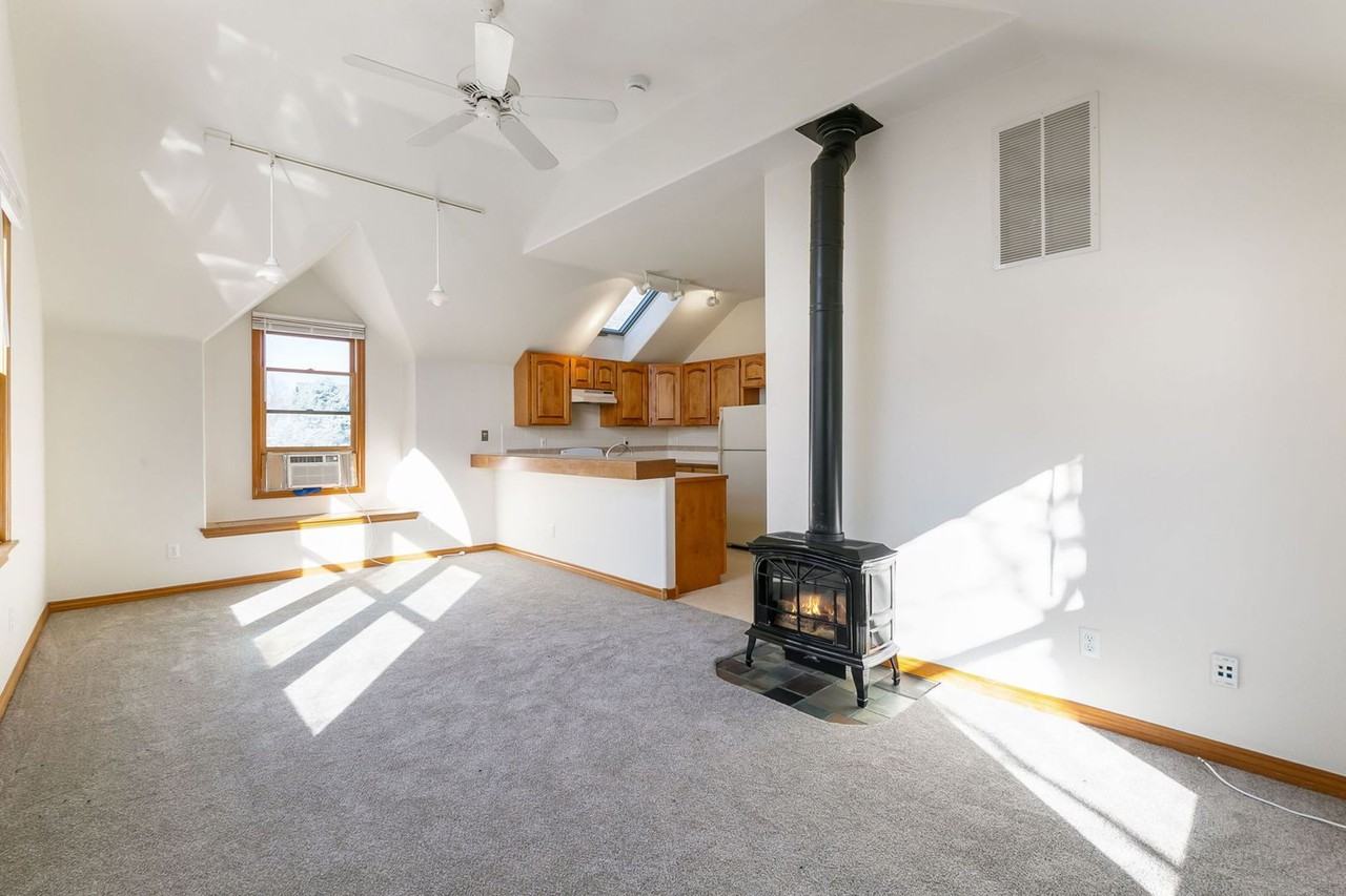 415 Mason Ct - Photo 3 of 11