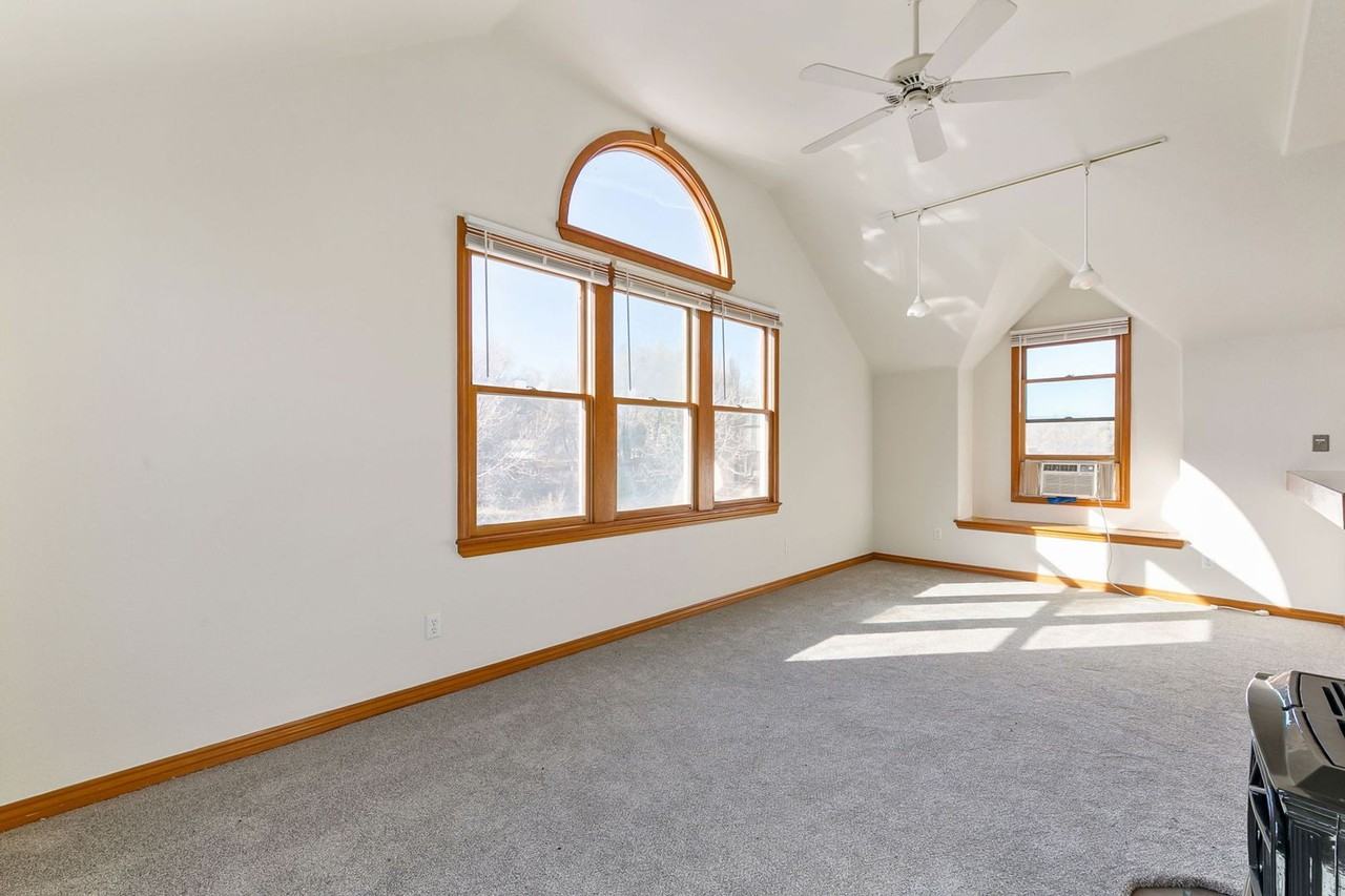 415 Mason Ct - Photo 4 of 11