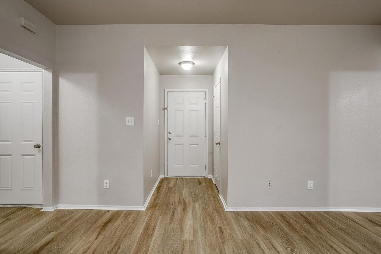 2616 Castle Pines Dr - Photo 4 of 12