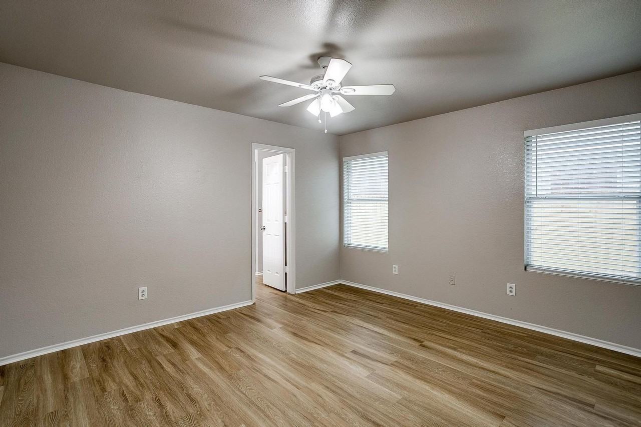 2616 Castle Pines Dr - Photo 5 of 12