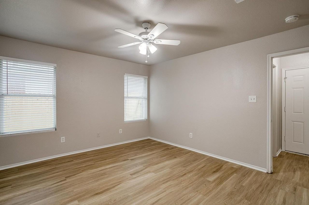 2616 Castle Pines Dr - Photo 6 of 12