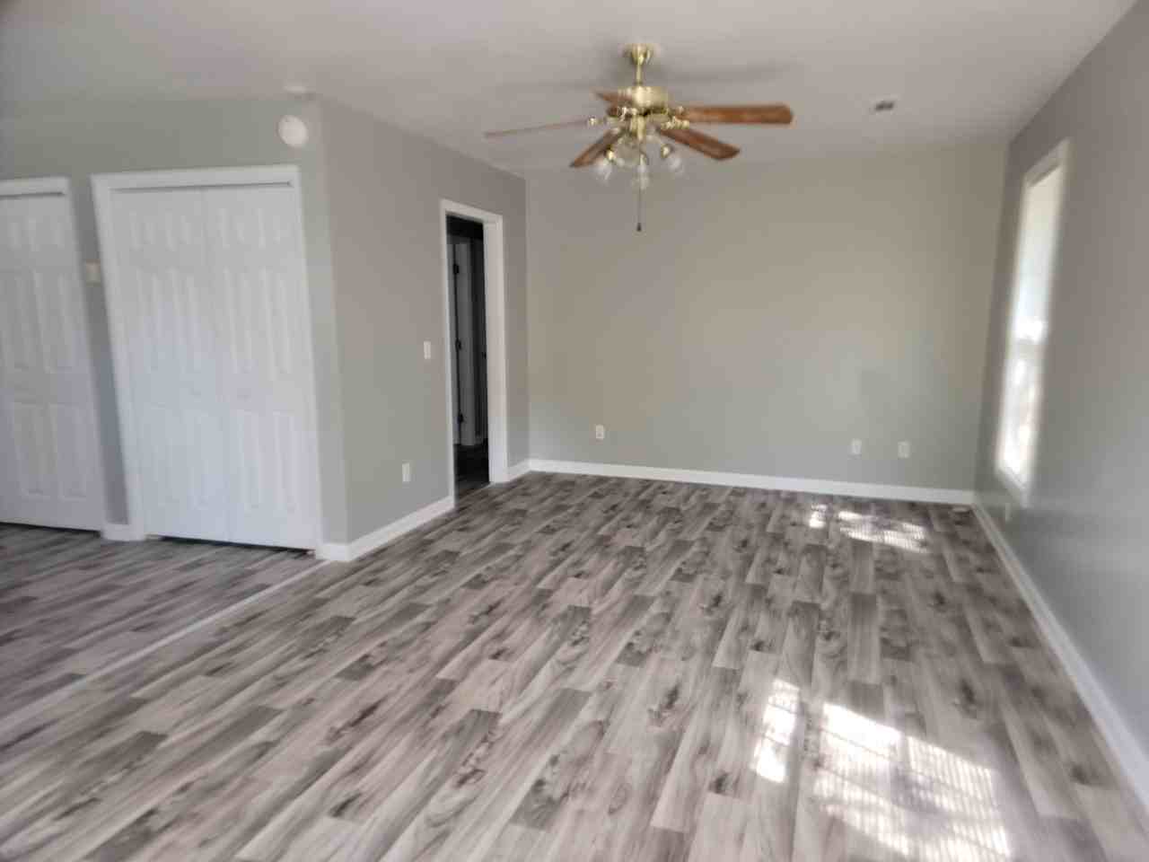 1598 Henley St - Photo 2 of 6