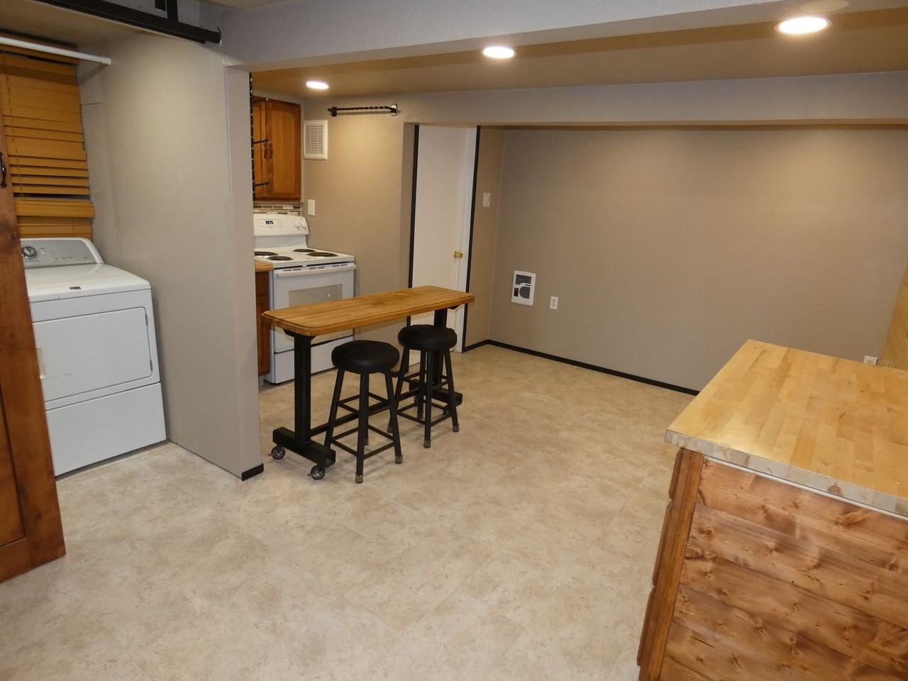 1130 E 7th St - Photo 3 of 16