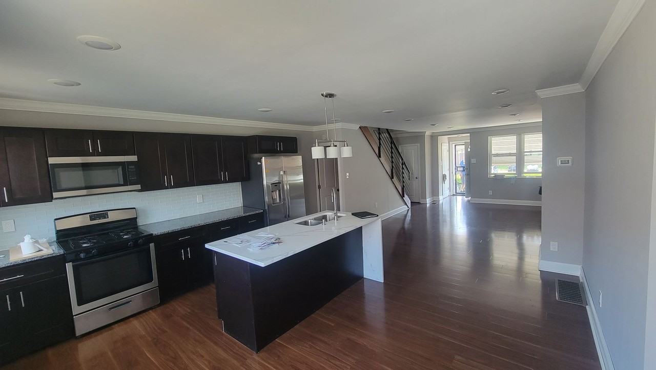 7011 Stenton Ave - Photo 4 of 12