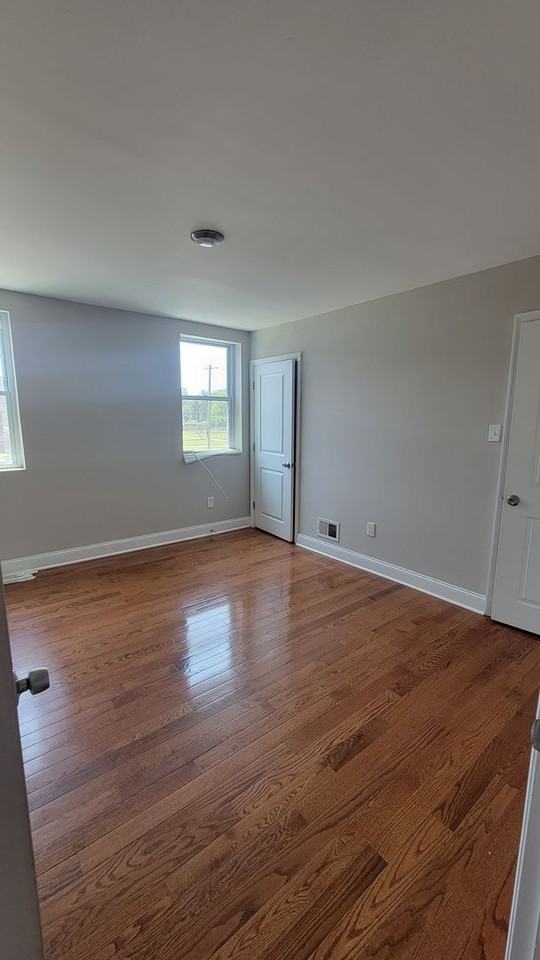 7011 Stenton Ave - Photo 5 of 12