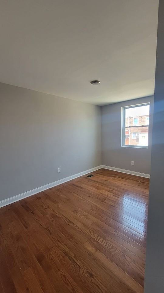 7011 Stenton Ave - Photo 6 of 12