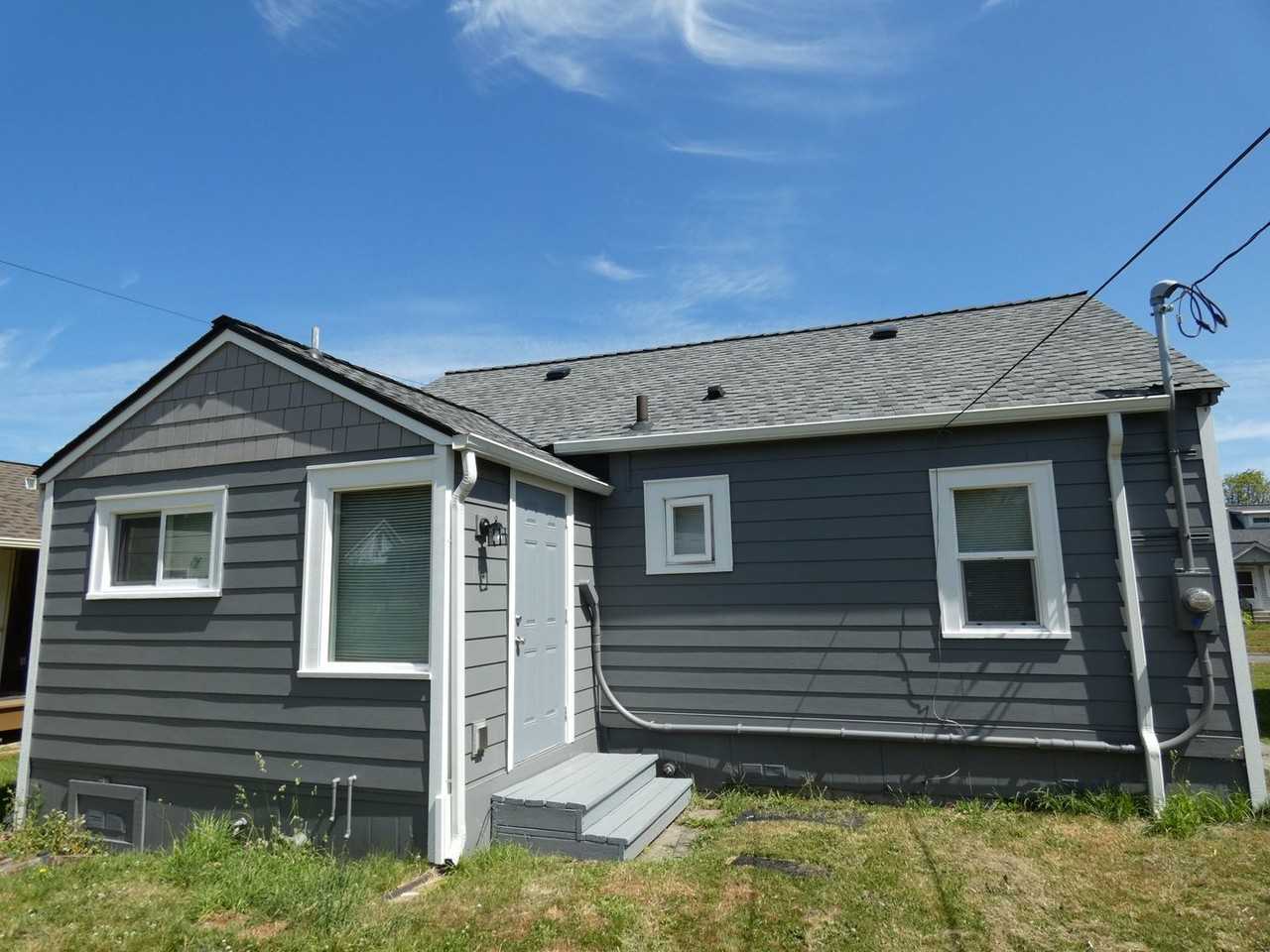 516 E 3rd St - Photo 3 of 15