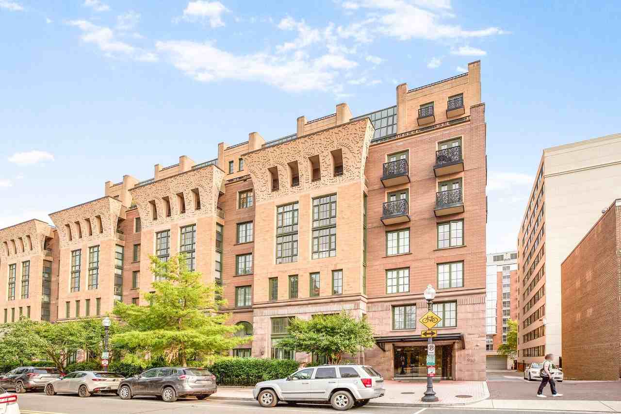 910 M Street Northwest #407 - Photo 3 of 22