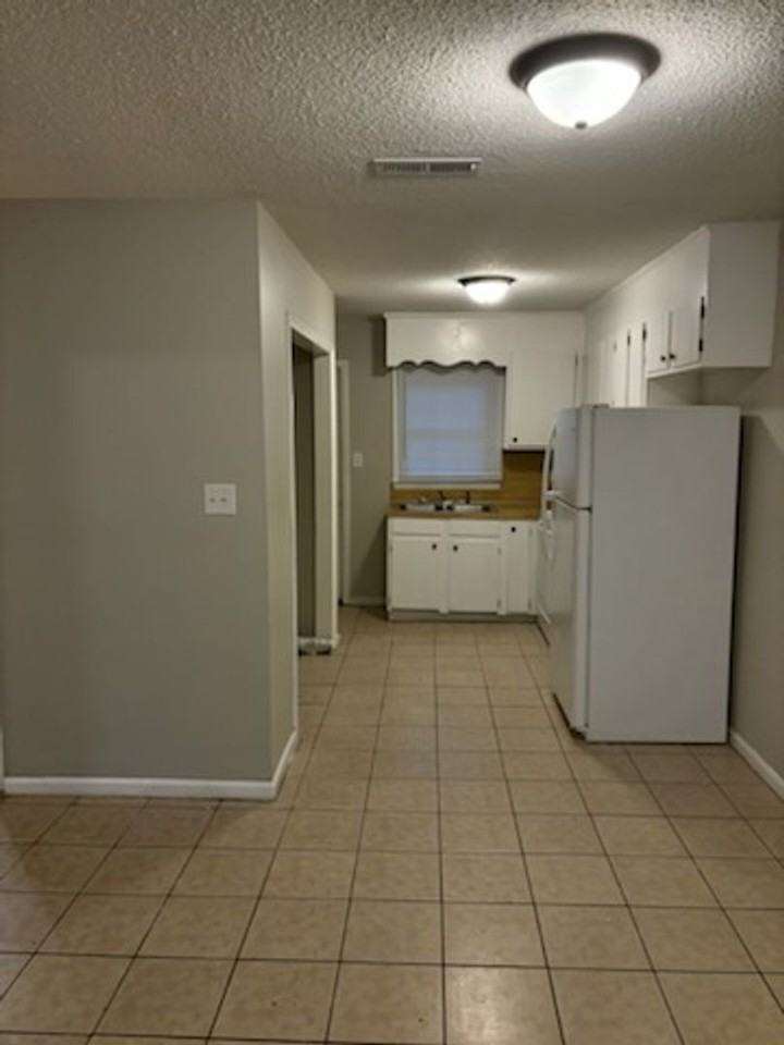 211 8th Avenue Dr Se - Photo 2 of 8