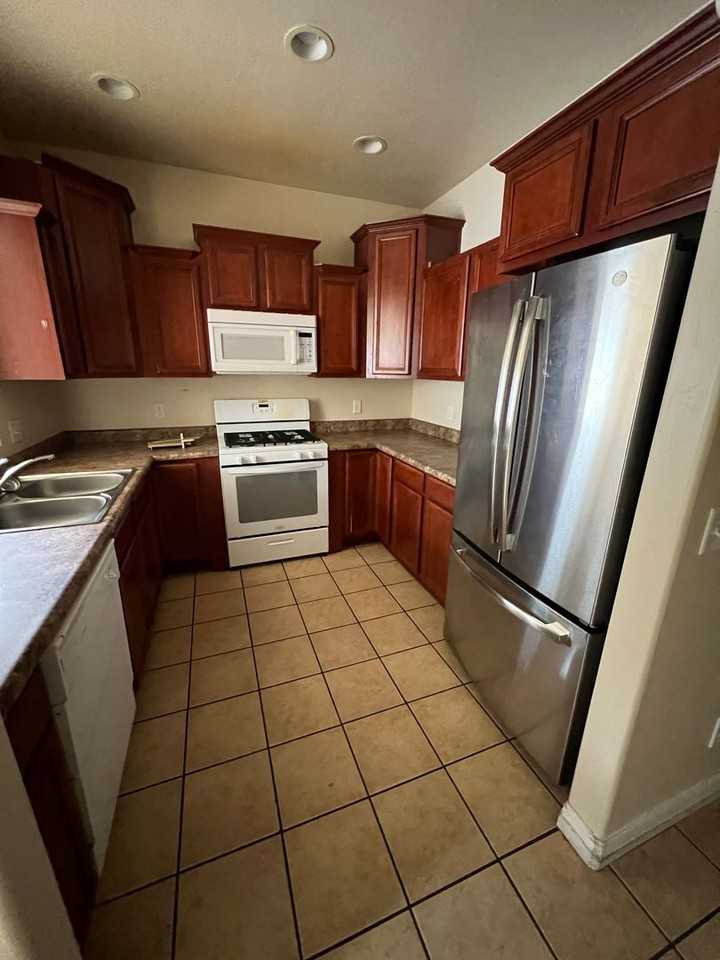 597 W Faiths Way - Photo 3 of 10