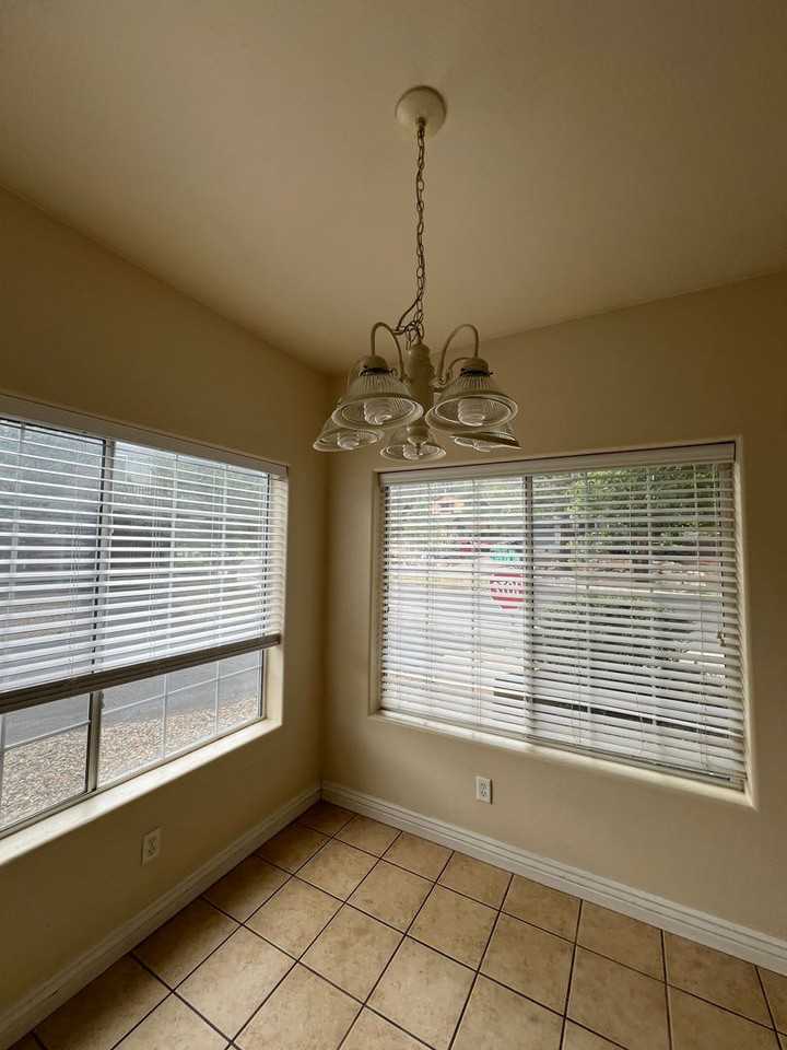 597 W Faiths Way - Photo 4 of 10