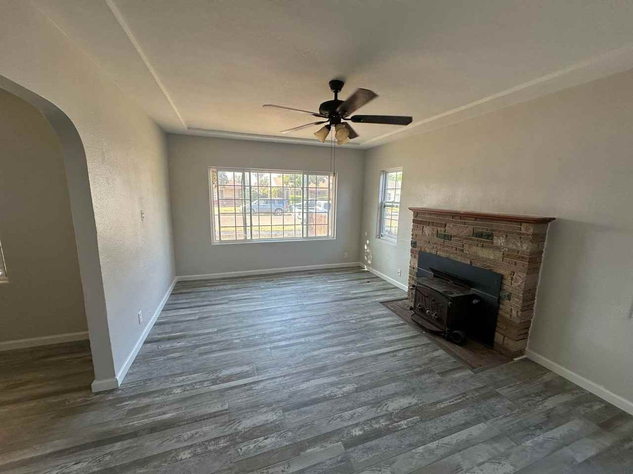 1325 W Fountain Way - Photo 3 of 13