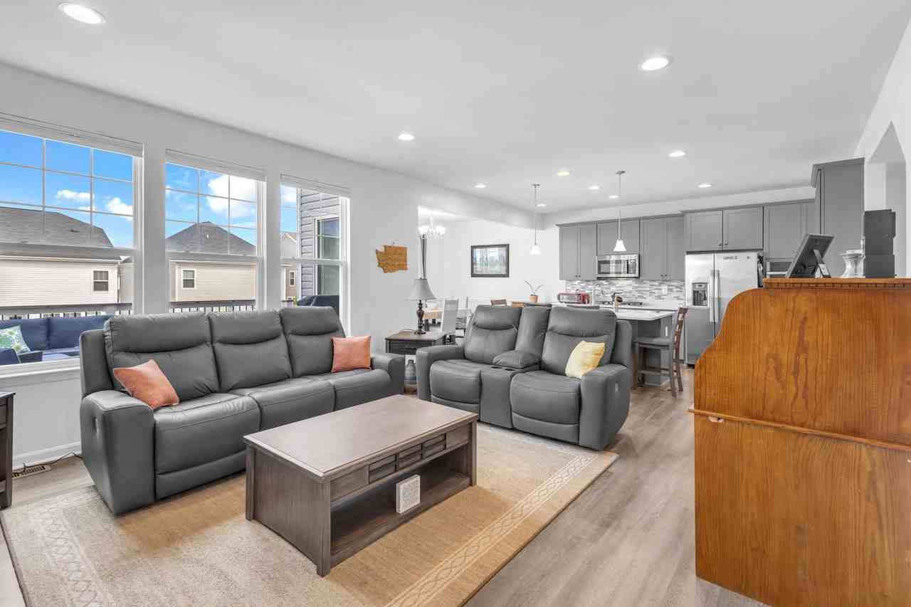 1017 Coriander Ln - Photo 6 of 32