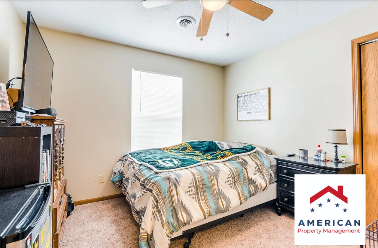 412 S 15th St - Photo 6 of 13