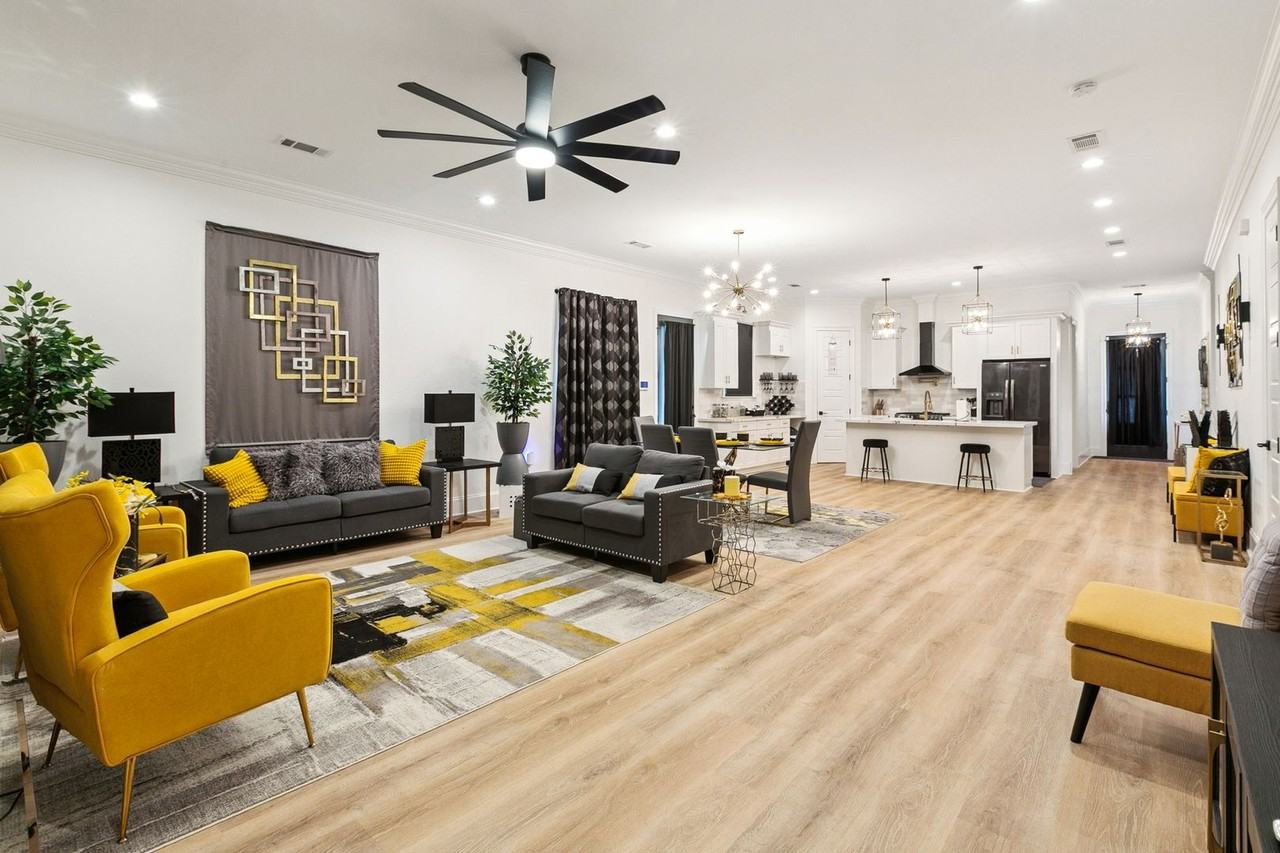 7637 Patricia St - Photo 3 of 15