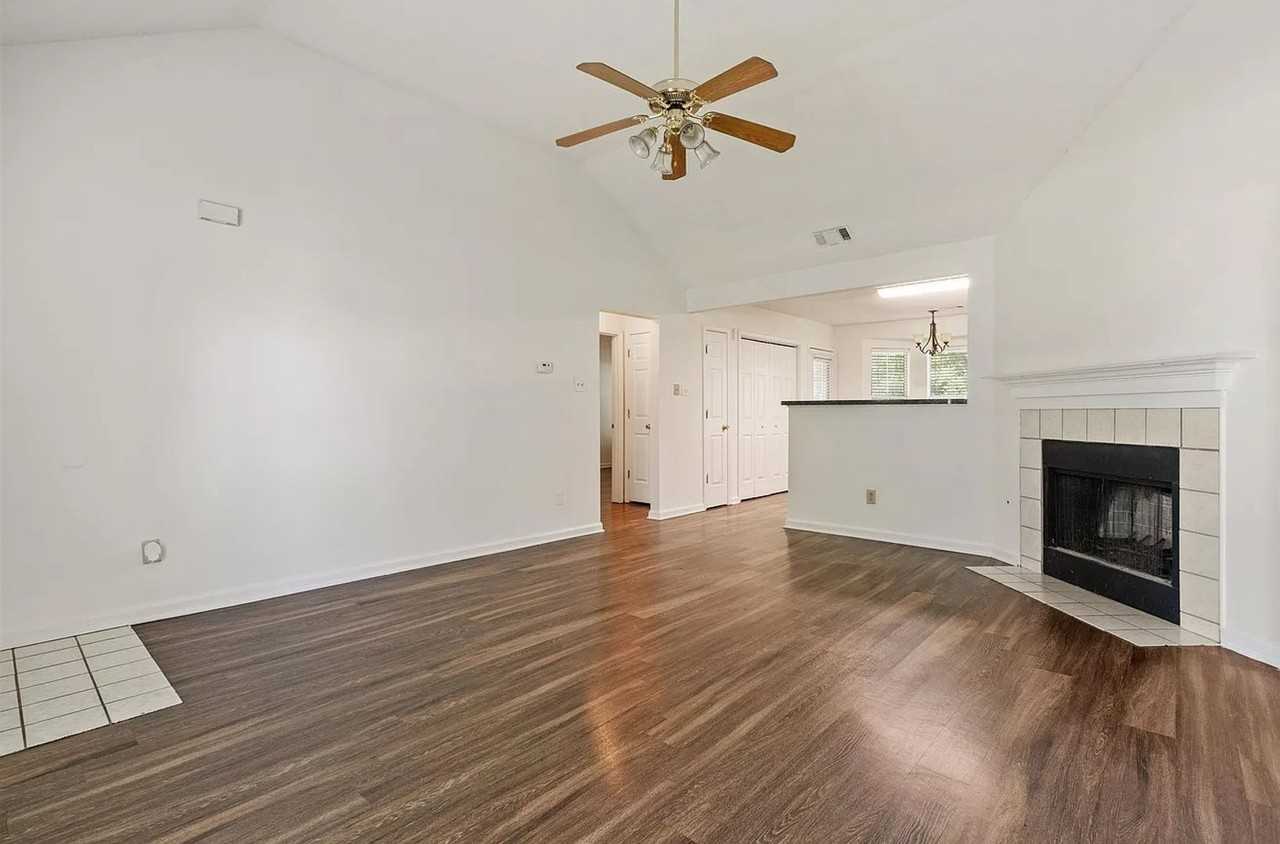 85 85 E Village Dr. - HW #HW - Photo 3 of 24