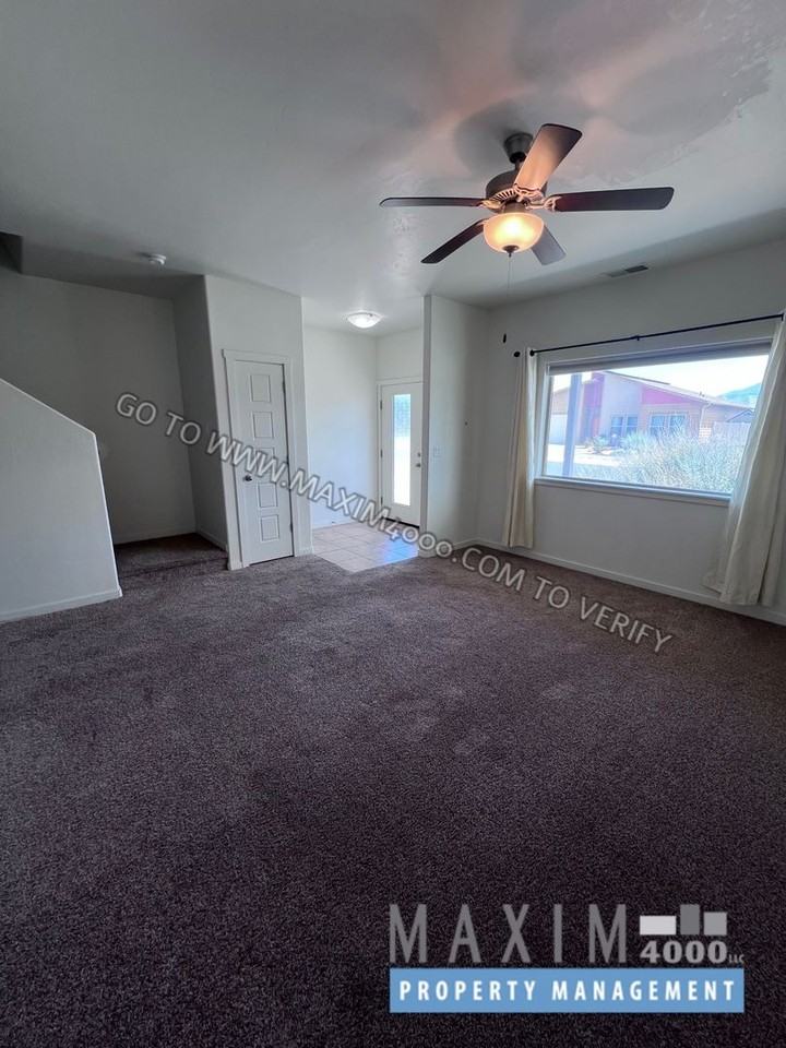 389 White River Dr - Photo 3 of 19
