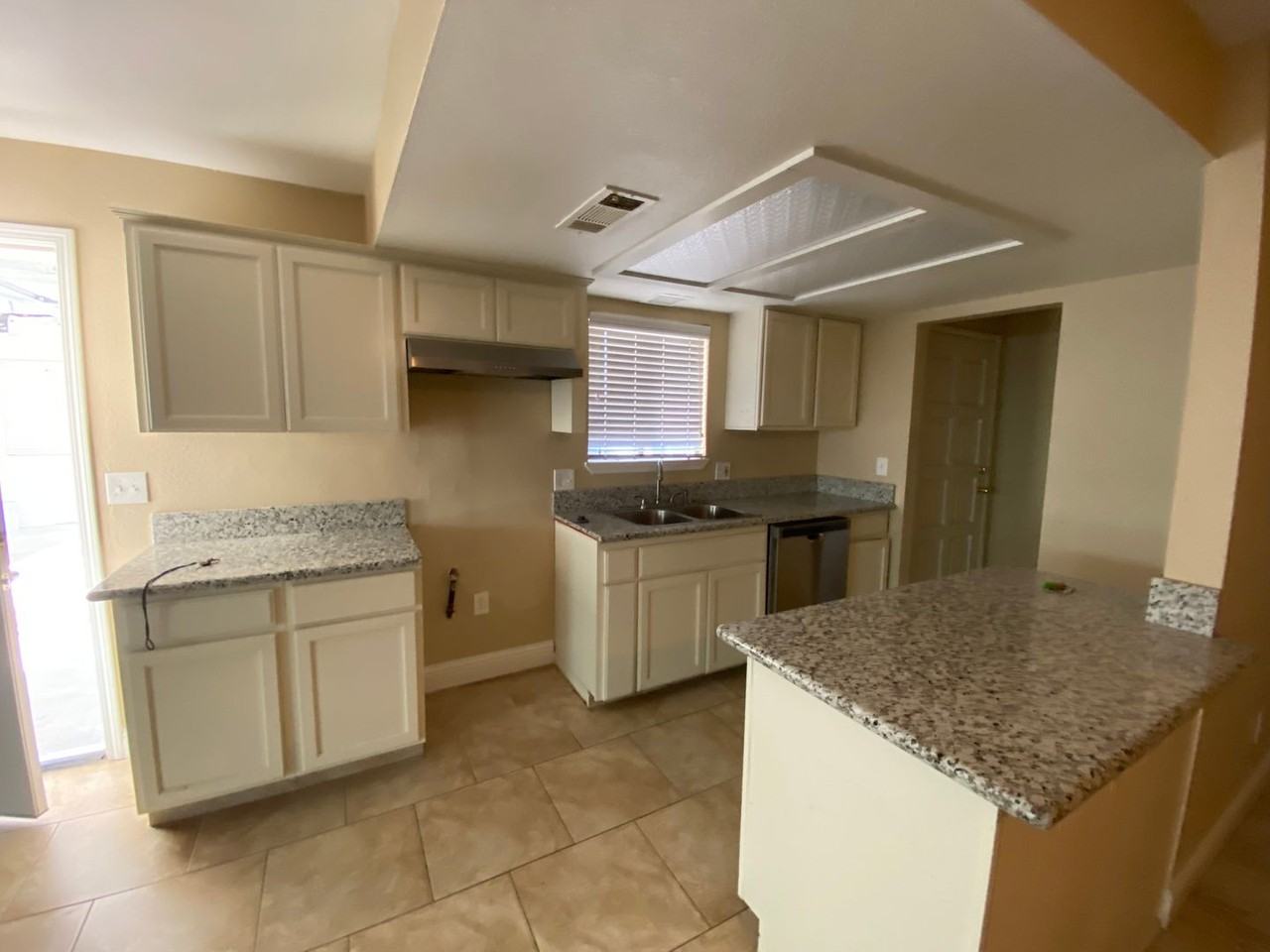 2818 E Saint Johns Pkwy - Photo 2 of 19
