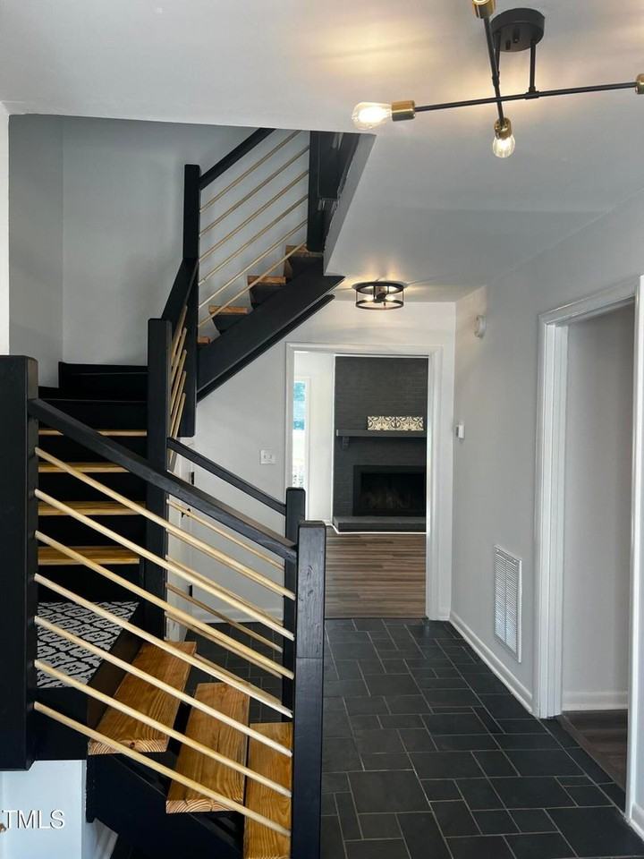 214 Kelso Ct - Photo 3 of 13