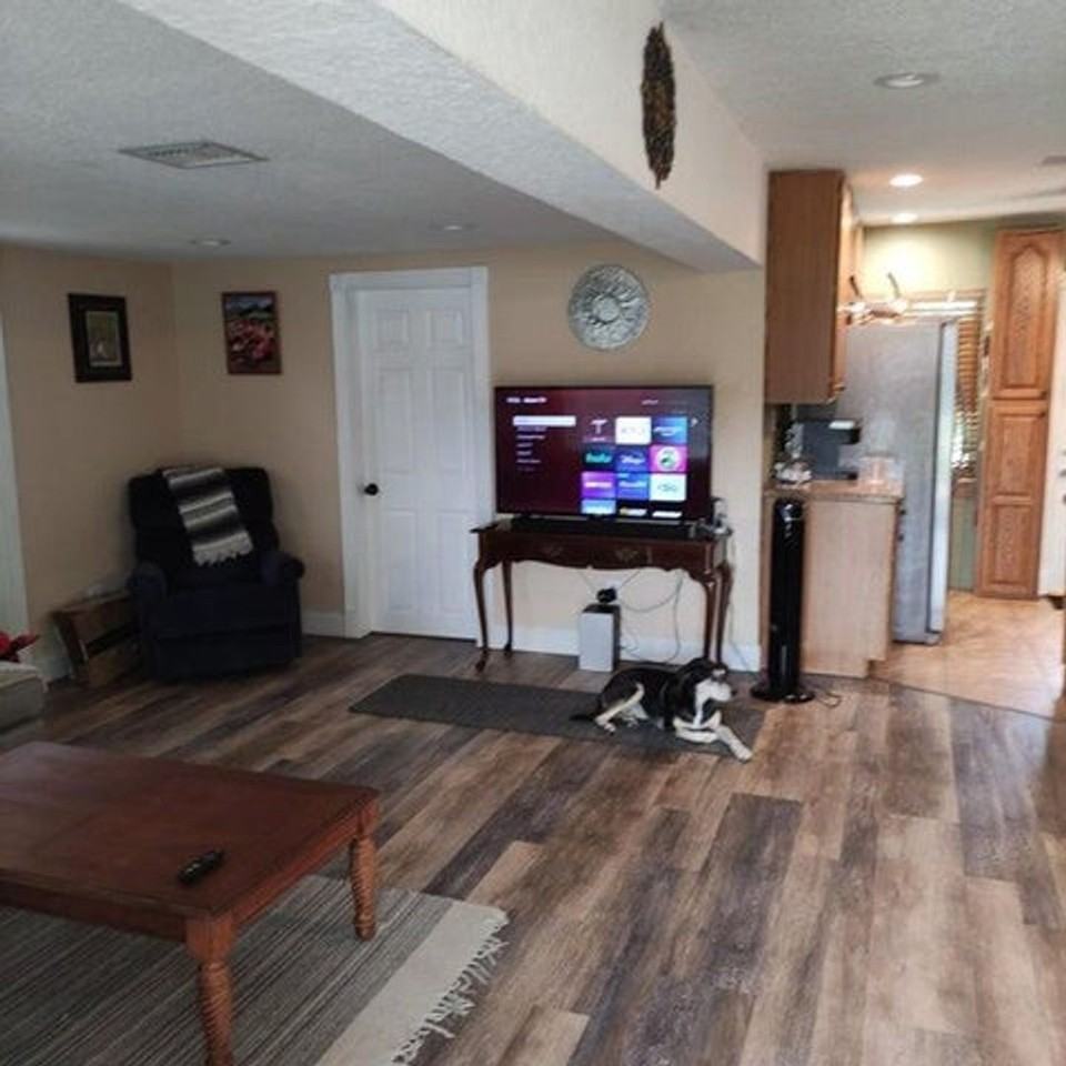 127 Sw 12th Ave - Photo 3 of 21