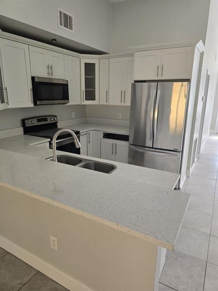 7919 Burlwood Ln - Photo 2 of 11