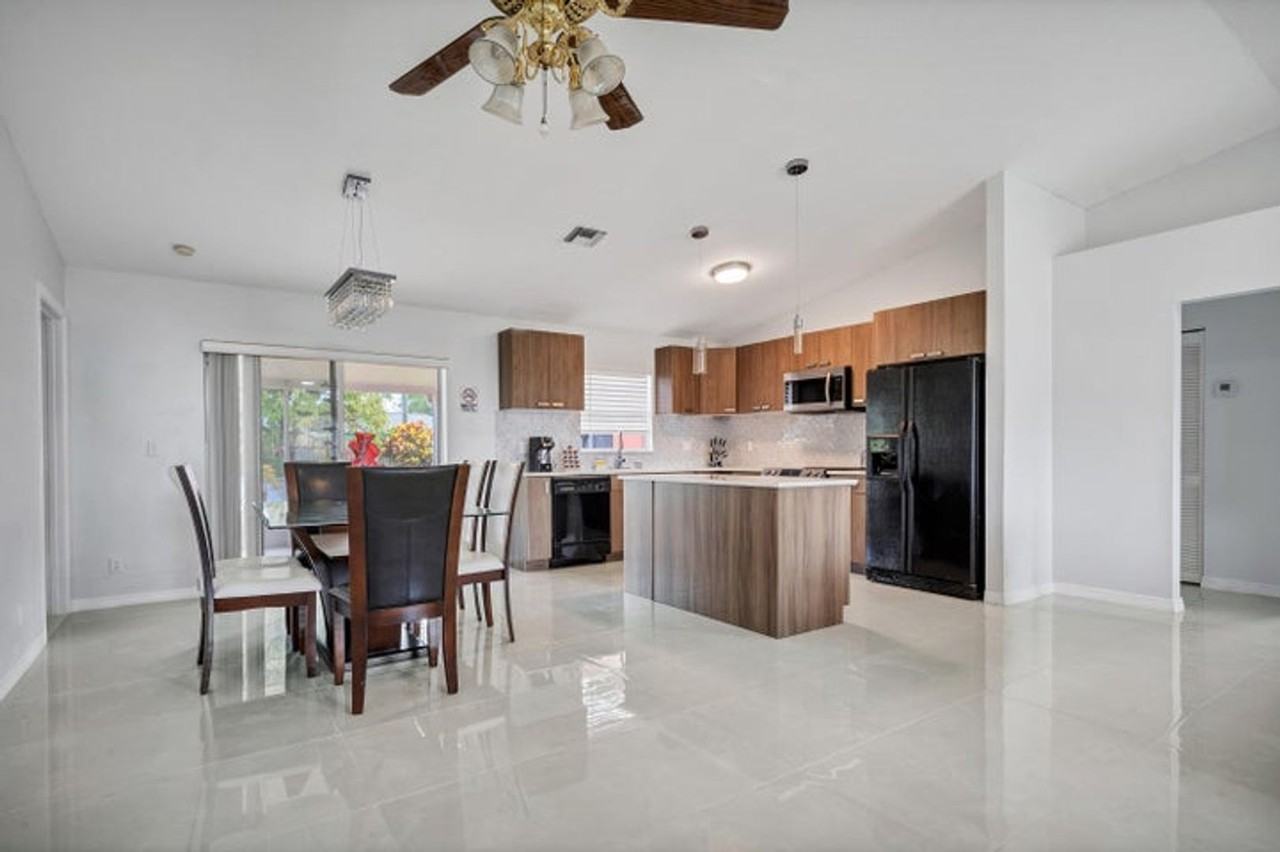 113 Madrid St - Photo 3 of 12