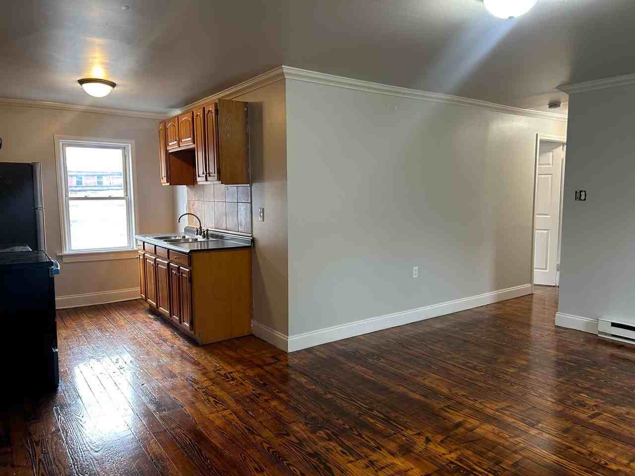 519 E Mifflin St - Photo 6 of 20