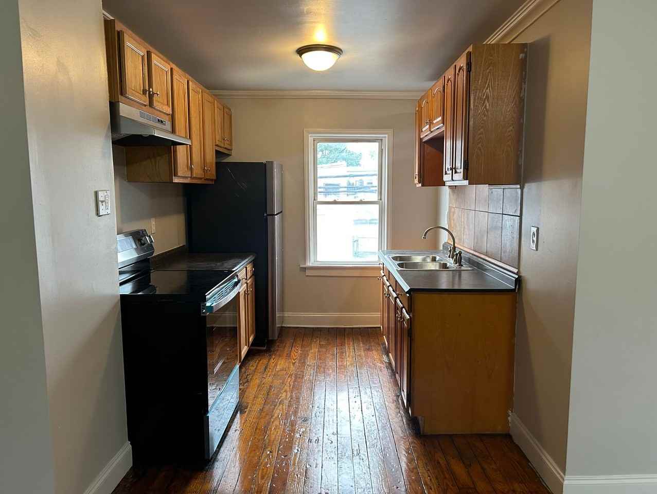 519 E Mifflin St - Photo 7 of 20