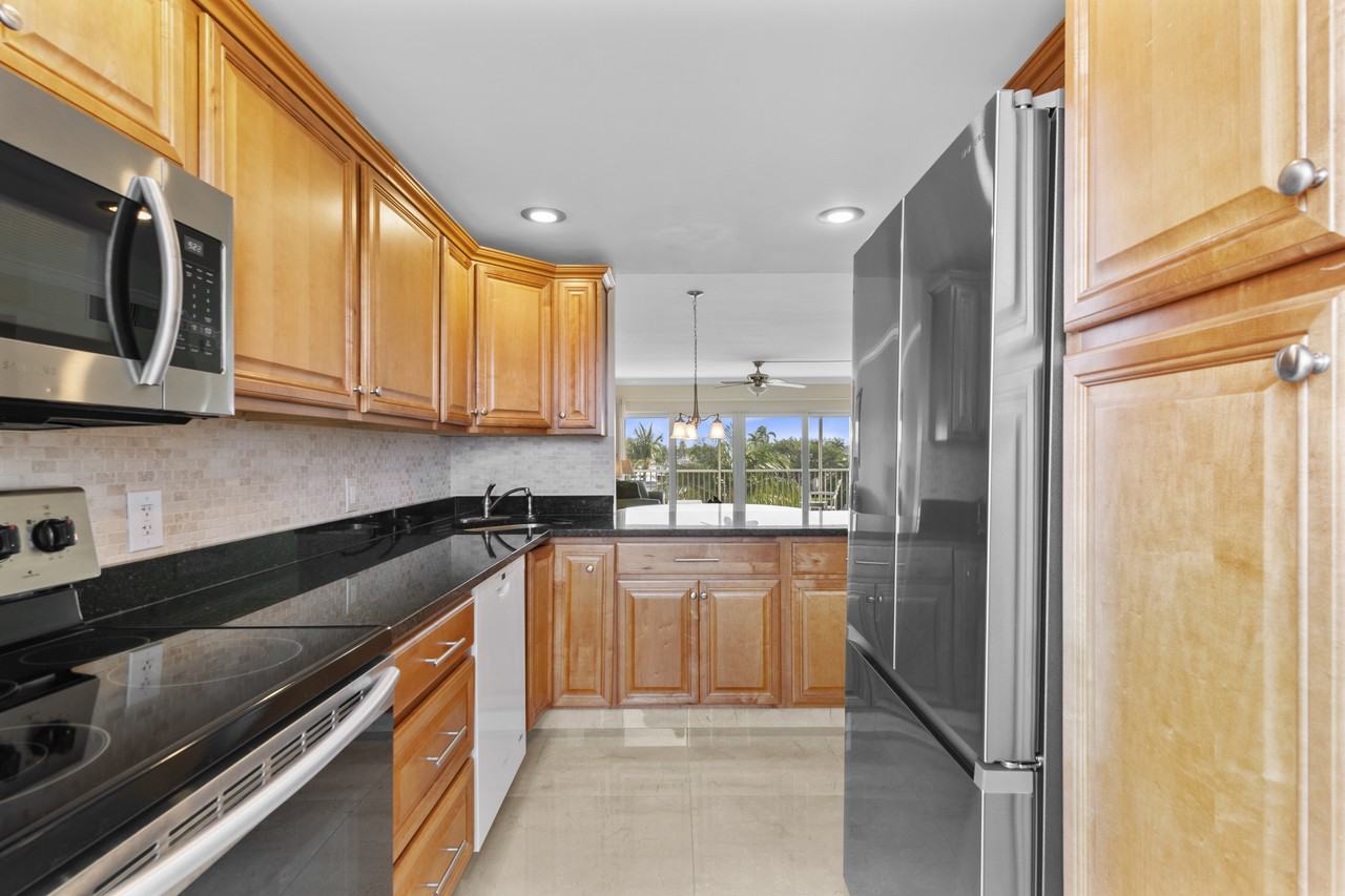 400 North Federal Highway #0400 - Photo 3 of 36