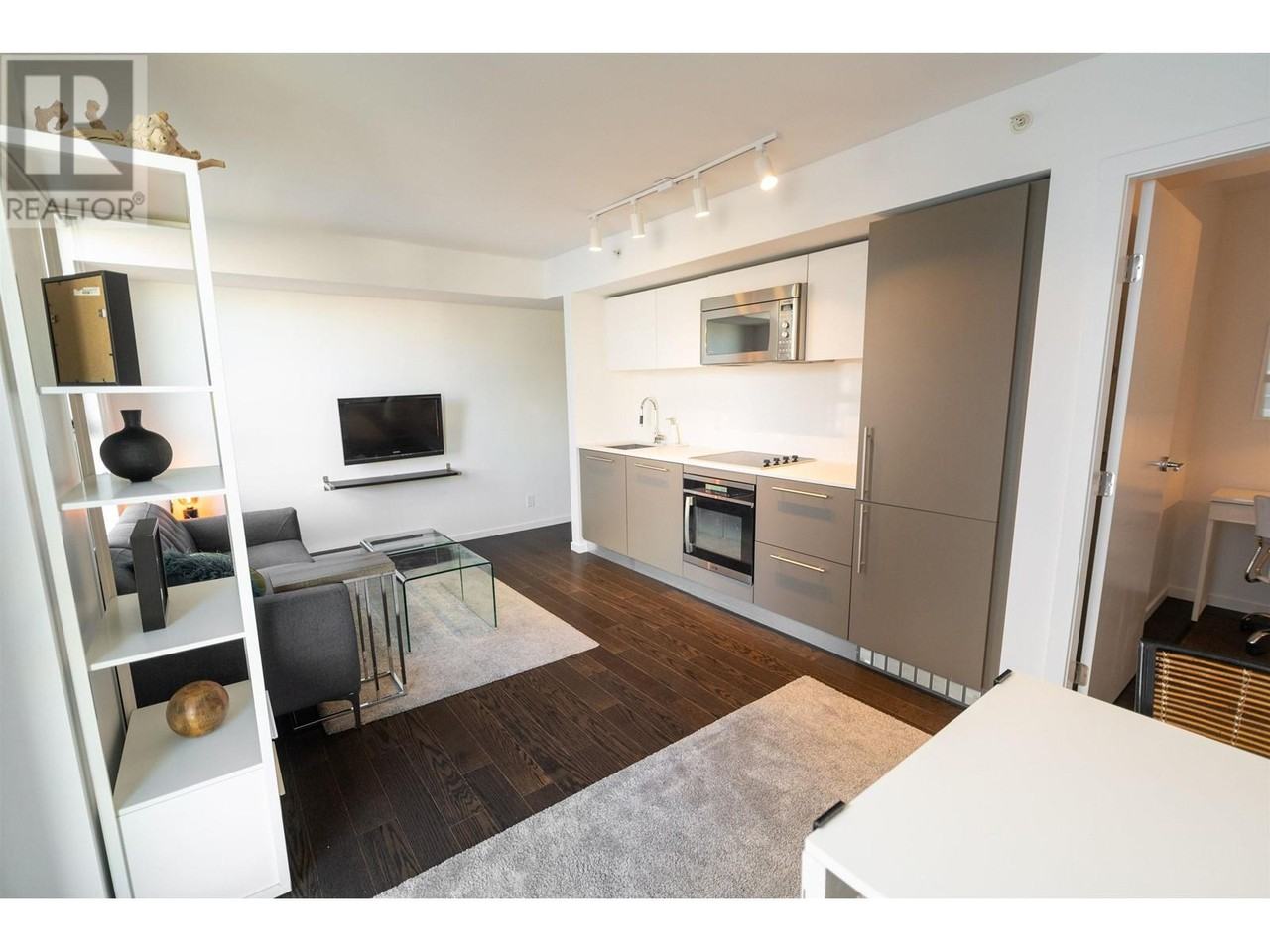 999 Seymour Street #1701 - Photo 3 of 10