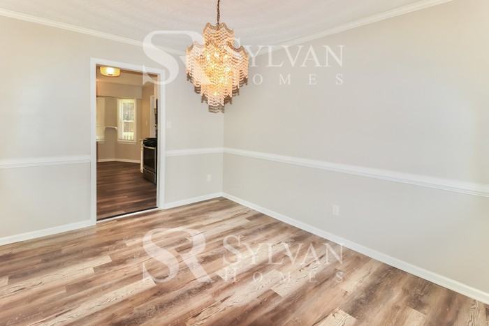 1326 Andrews Blvd - Photo 3 of 15