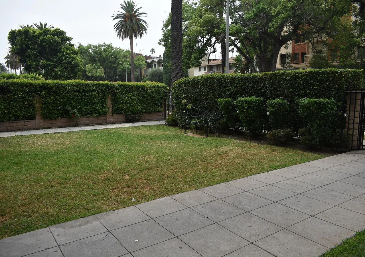 1848 North Gramercy Place #204 - Photo 3 of 9