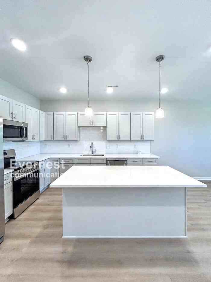 626 Austin Dr - Photo 2 of 15