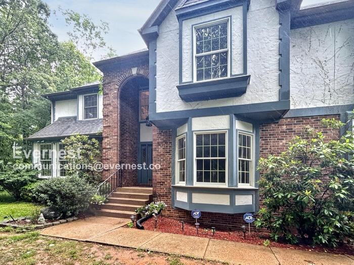 3059 Southampton Dr - Photo 2 of 45