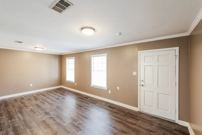 411 Wayne St - Photo 3 of 11