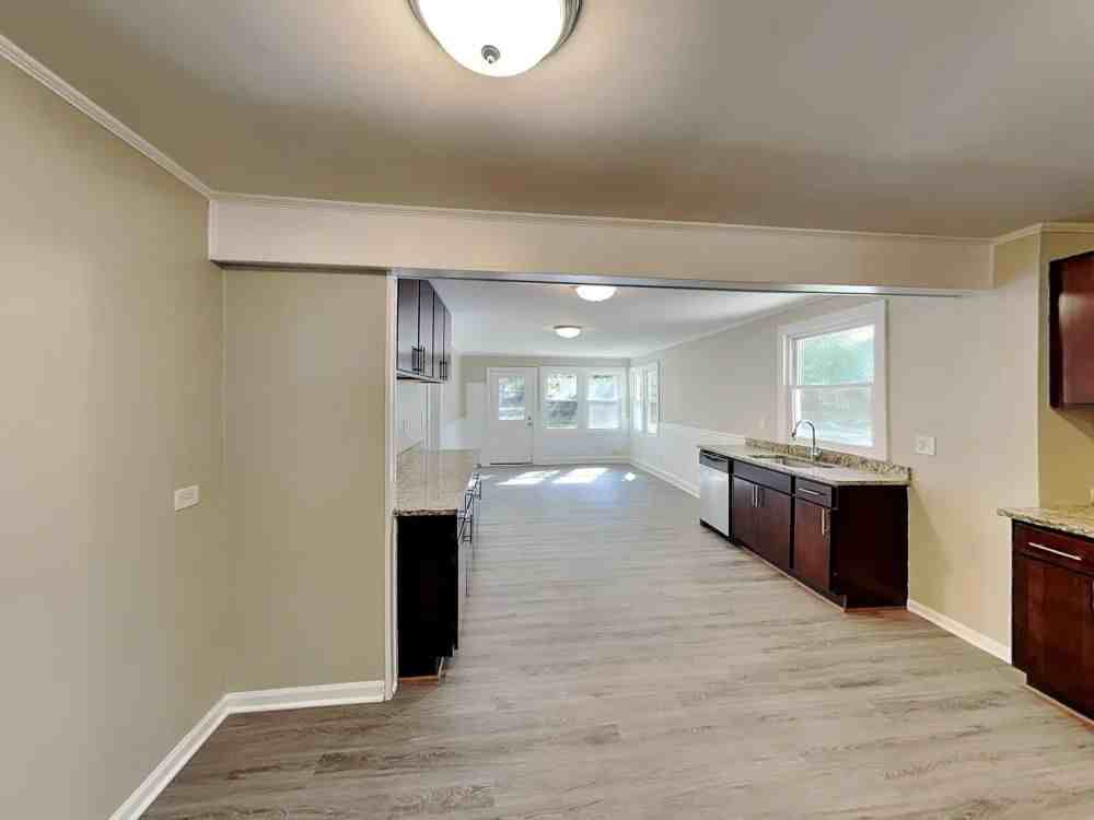 915 W 59th St #NA - Photo 2 of 10