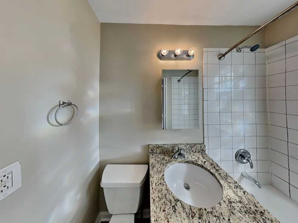 915 W 59th St #NA - Photo 3 of 10